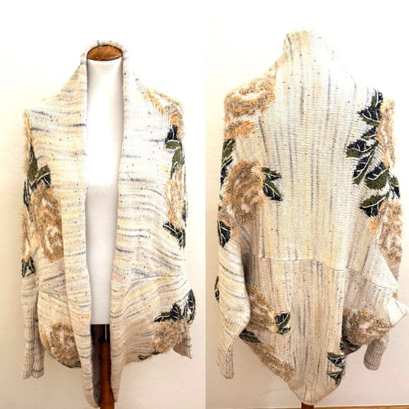 L1. Anthropologie Cream Floral Knit Poncho - Picture 2 of 4